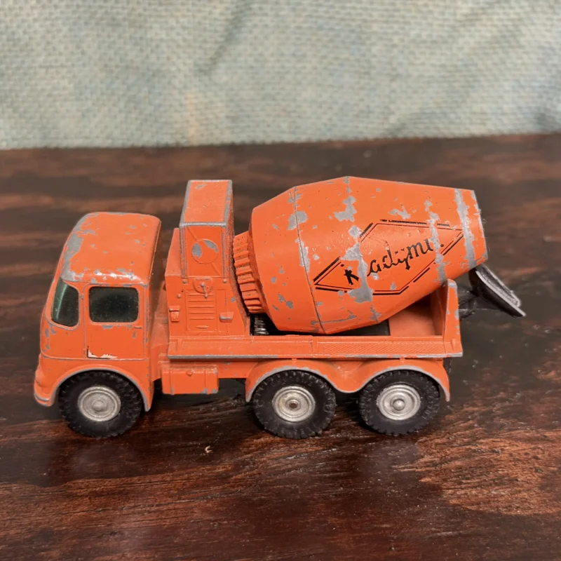 Matchbox Ready Mix Truck Silver Hubs - Ph