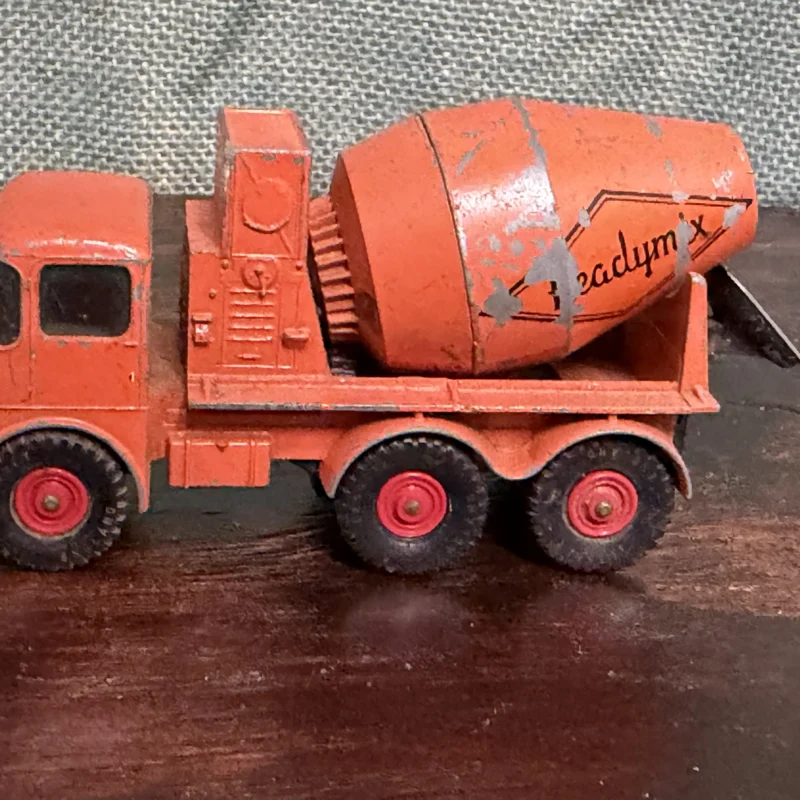 Matchbox Ready Mix Truck Red Hubs - Ph