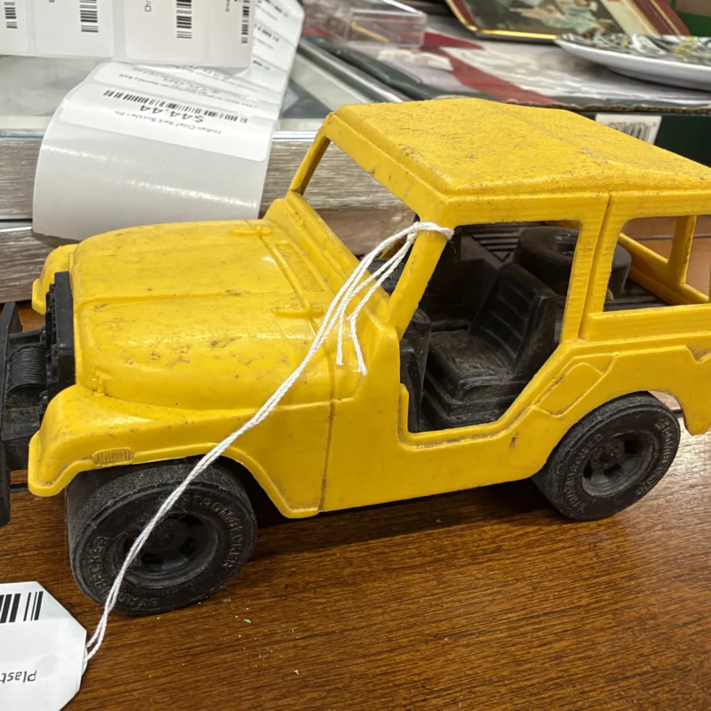 Plastic Yellow Jeep Strombecker USA - Ph